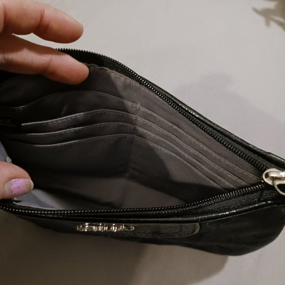 Like-New Vintage COACH Wristlet - Picture 3 of 12